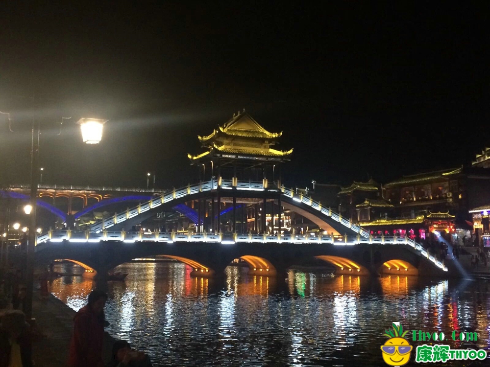 張家界、鳳凰古城\鳳凰古城夜景2-康輝旅游-蔡曉欣供圖