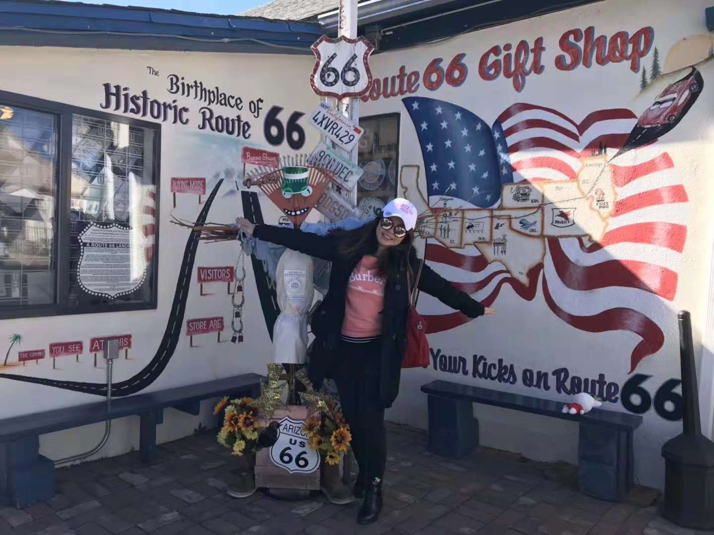 美國(guó)66號(hào)公路（Route 66），被美國(guó)人親切地喚作“母親之路”。呈對(duì)角線的66號(hào)公路，從伊利諾伊